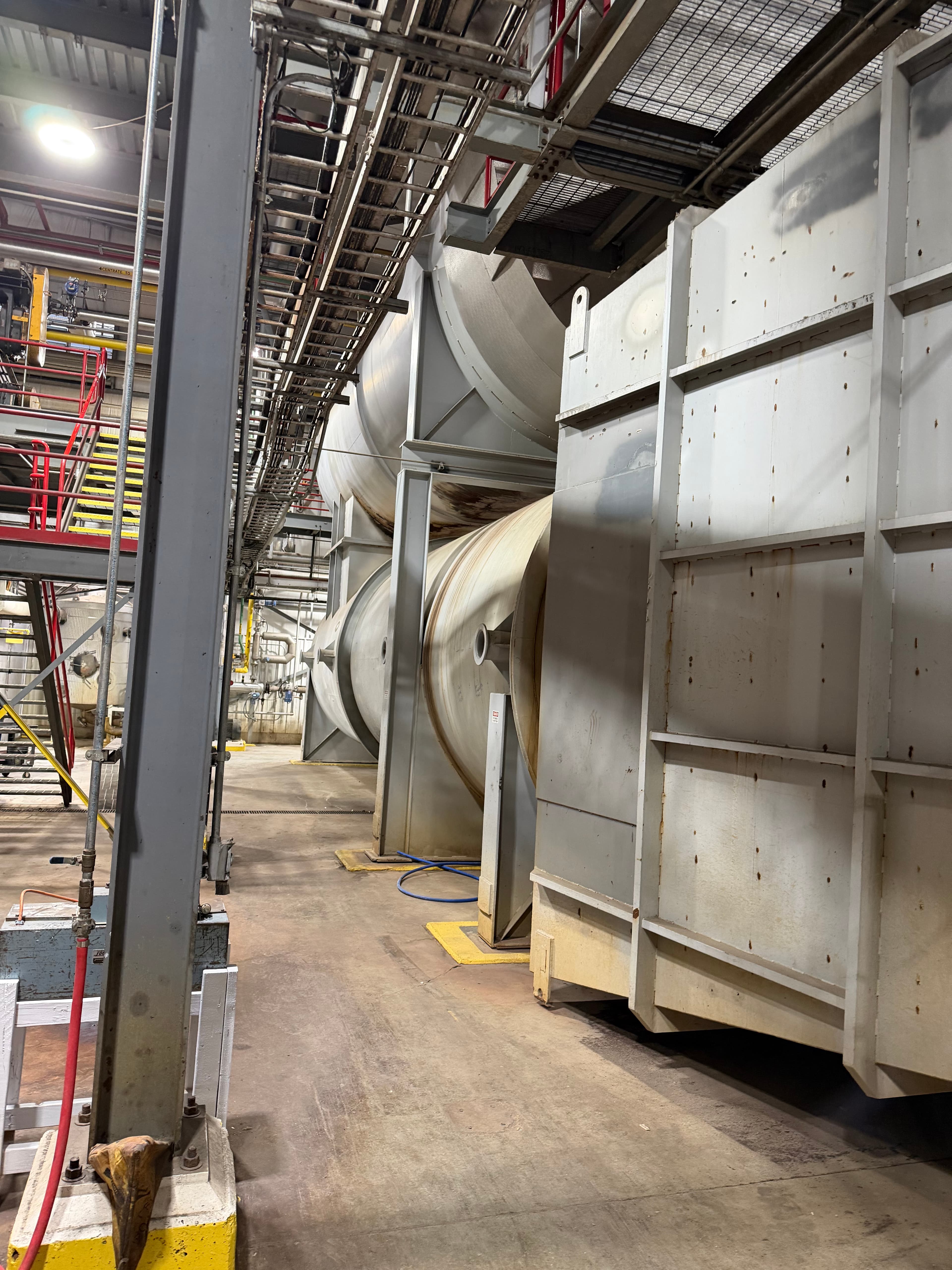 Drum dryer refractory lining and high-wear zone detail